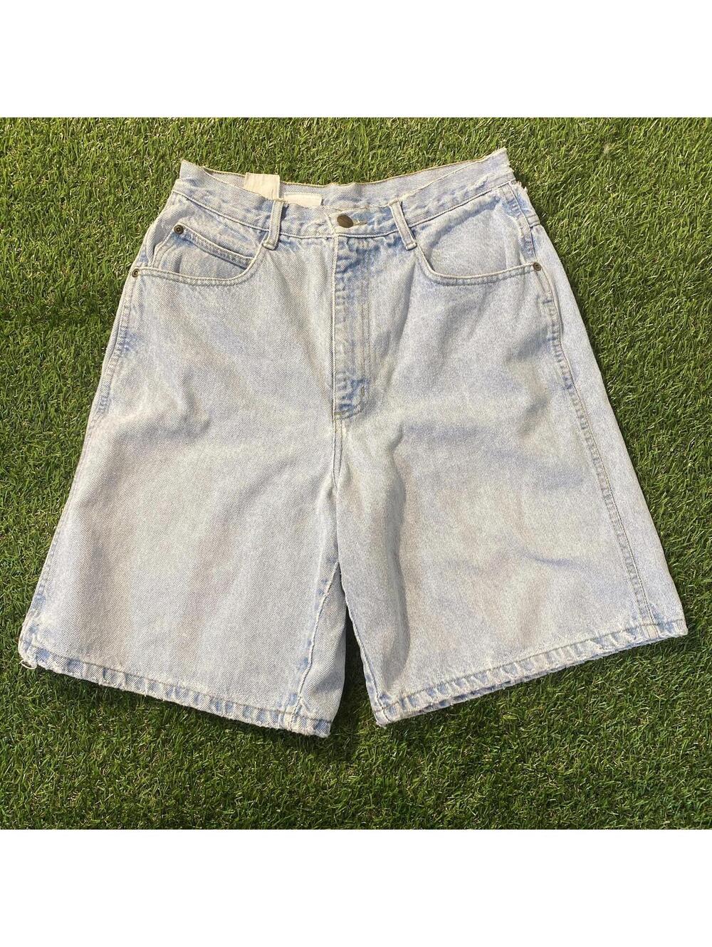 90’s Backroad Blues Light blue denim jorts with a relaxed fit